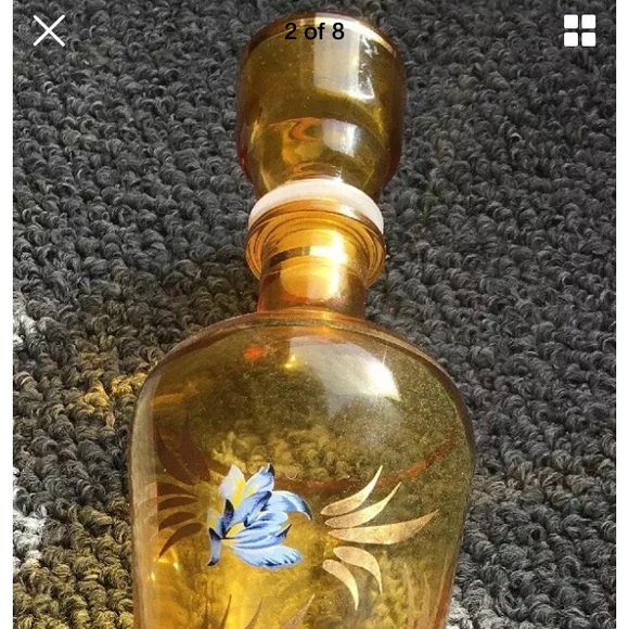 Vintage wine- drink decanter. Pretty floral design - Picture 1 of 8